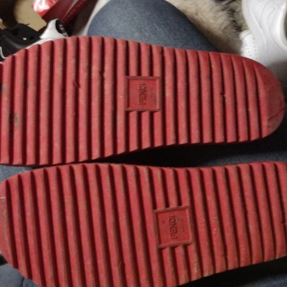 Fendi slides size 10 1/2 US - Picture 2 of 2